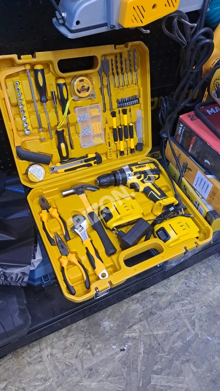 Шруповëрт Dewalt