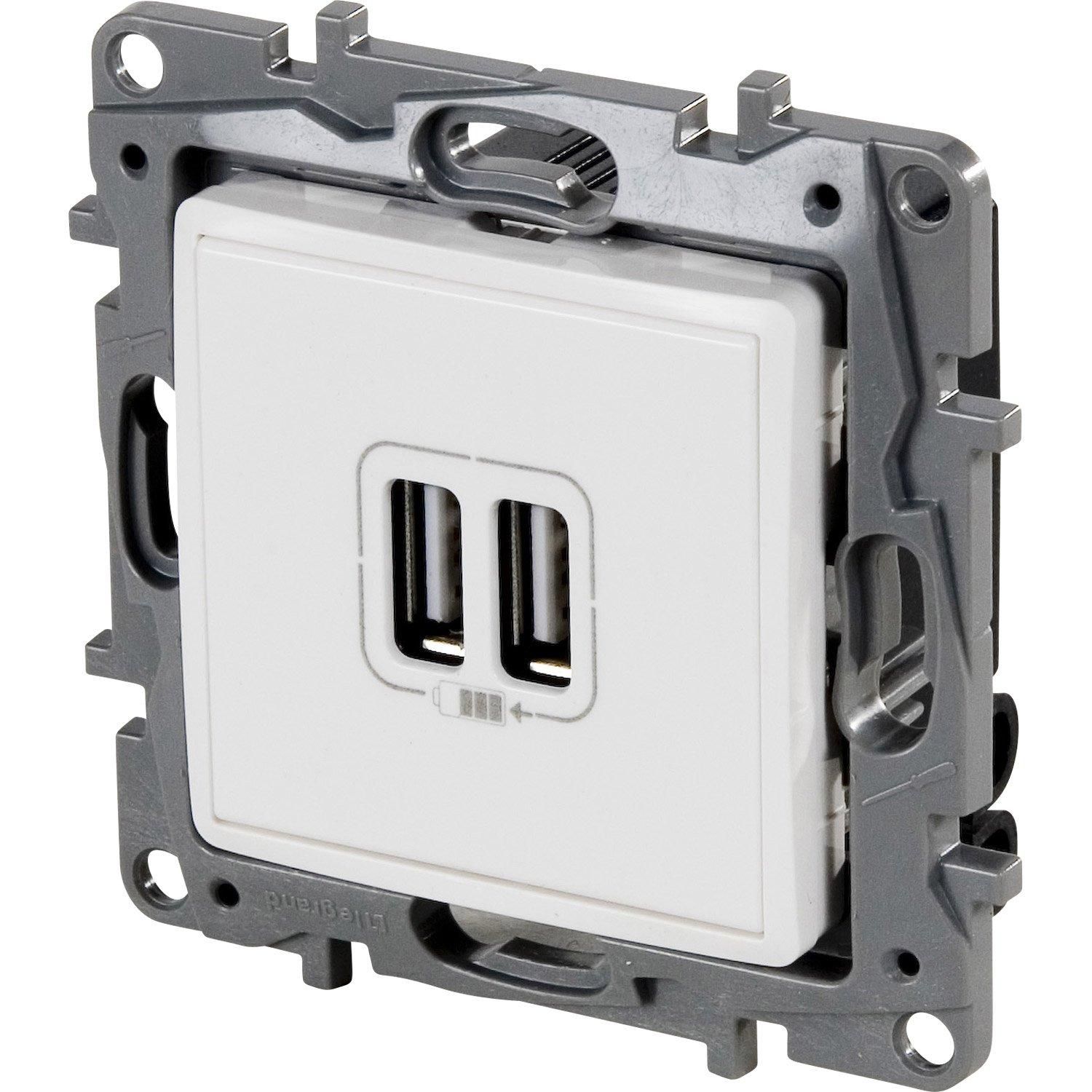 Зарядное гнездо 2-порта USB, LEGRAND NILOE 764594, 76x76x42мм, 2.4A/5V